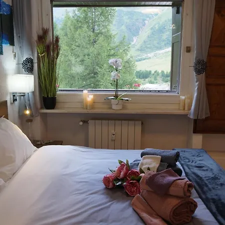 Window On The Mountains * Breuil-Cervinia