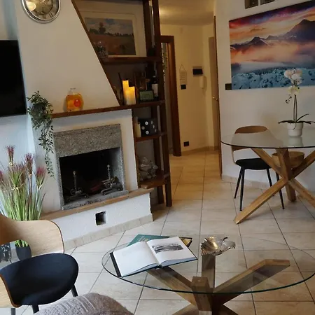 Window On The Mountains 아파트