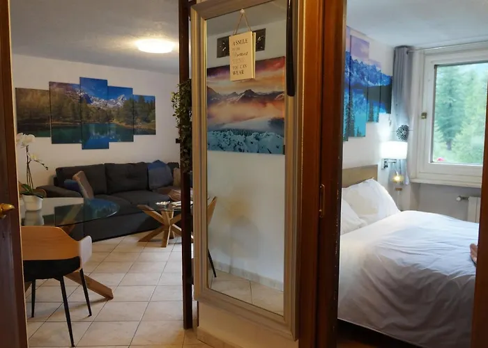 Window On The Mountains * Breuil-Cervinia