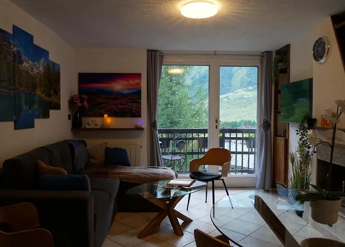 Window On The Mountains * Breuil-Cervinia